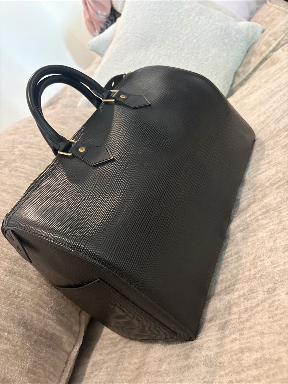 Vintage Louis Vuitton Black Speedy in epi leather - excellent condition.